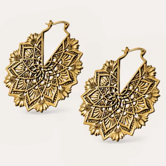 Vintage Lotus Silver Tone Flower Earrings - Picture 4 of 5